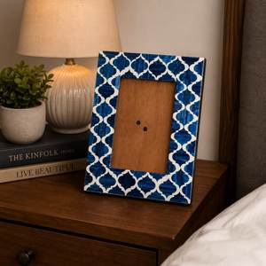 Cadre photo en bois rustique NEHA ENTERPRISES, rectangulaire, motif chevron rouge et blanc, affichage vertical sur table, léger, imprimé UV - Product Image 6