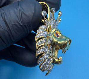 Colgante Cabeza de León de Plata de Ley 925 con Baño de Oro de 18K y Moissanita de Corte Brillante Redondo, Joyería Masculina Temática Hip Hop - Product Image 3