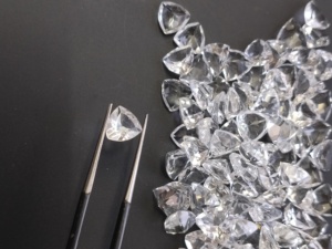 Topacio Blanco Natural de 8MM con Corte Trillón, Gema Suelta de la Mejor Calidad para la Fabricación de Joyas - Product Image 4