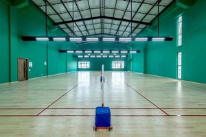 Plancher en bois Sundek Air-Cush pour terrains de badminton - Utilisation sportive en intérieur, surface antidérapante, absorption des chocs, respectueux de l'environnement - Product Image 3