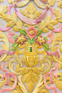 La nouvelle jupe pour Notre-Dame de l'Amour et de l'Espoir a été présentée lors d'un événement qui a commencé à 19h00. Jupe brodée à la main, costumes de cérémonie. - Product Image 2