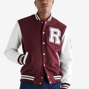 Chaqueta Varsity con cuello acanalado color granate y puños con logo personalizado de último diseño para hombre, chaqueta bomber universitaria de béisbol con botones. - Product Image 1