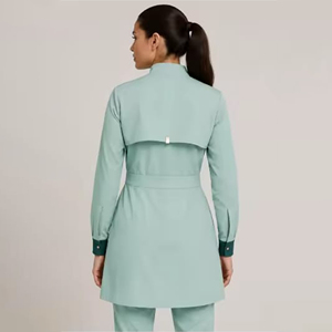 Blouse médicale en acier inoxydable vert menthe avec col montant et manches longues, réutilisable et stérilisable pour les professionnels de santé - Product Image 2