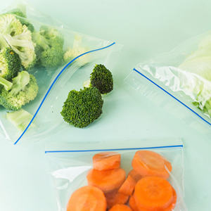 ถุงซิปแบบใช้ซ้ำได้รักษ์โลก พิมพ์กราเวียร์-บรรจุภัณฑ์อาหาร LDPE สำหรับไมโครเวฟ ผลิตเร็ว จัดส่งตรงเวลา-ติดต่อเรา - Product Image 6