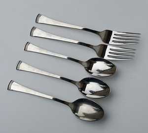 ชุดช้อนส้อมสแตนเลสขัดเงาสำหรับร้านอาหาร 5 ชิ้น พร้อมพิมพ์โลโก้ตามสั่ง สำหรับใช้บนโต๊ะงานอีเว้นท์ - Product Image 2