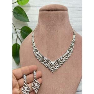 Impresionante Juego de Collar y Aretes de Circonita Blanca Pulida de Primera Calidad, Regalo de Boda, Joyería Plateada Moderna para Mujer - Product Image 2