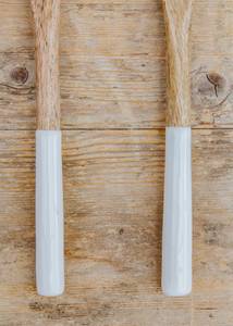 Ensemble cuillère et fourchette de service pour salade en résine et bois au design moderne, finition miroir plaqué or, manche long courbé, couleur personnalisable - Product Image 4