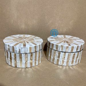 New Arrival Handmade Sustainable Mother Of Pearl Round <b>Gift</b> <b>Box</b> With Lid Luxury <b>Ramadan</b> Eid Favor Packaging Bulk Supply - Product Image 1