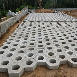 Moule en plastique hexagonal pour dalle de béton avec trou rond - Product Image 5