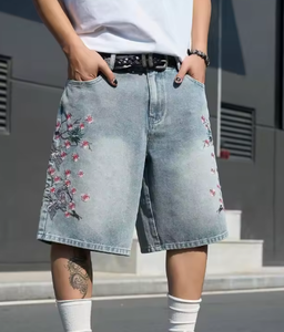 Pantalones Cortos de Mezclilla para Hombre, Color Azul Claro, Bordados con Flores de Cerezo, Estilo Holgado, Pierna Ancha, Moda Urbana, Capris de Mezclilla - Product Image 1