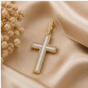 Elegante Colgante Religioso de Plata 925 Chapado en Oro con Cruz Cristiana de Jesús, Diamantes Cultivados en Laboratorio, Estilo Hip Hop - Product Image 1