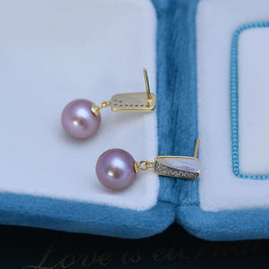 ต่างหูมุกน้ำจืด 8-9 มม. แบบยาว เรียบง่าย พร้อมตัวเรือนเงินแท้ S925 ทรงกลม แสงเงาสวยงาม มีตำหนิเล็กน้อย - Product Image 3