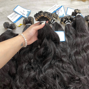Venta al por mayor 100% Extensiones de cinta de cabello humano vietnamita Onda natural Súper sedoso Precio directo de fábrica Stock listo - Product Image 1