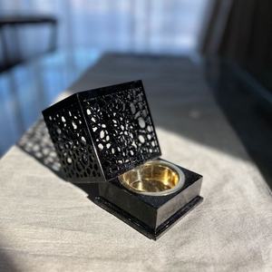 เตาเผากำยานโลหะและไม้ลายอักษรอาหรับขายส่ง แบบหรูหราสีทองฉลุลาย บาคูร์ สำหรับตกแต่งโต๊ะสไตล์โมเดิร์น - Product Image 1