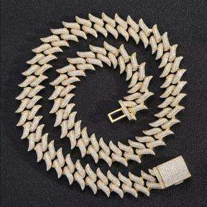 Cadena Cubana de Moissanita de 14 mm, Plata 925 Chapada en Oro, Claridad VVS, Estilo Urbano, Unisex - Product Image 4