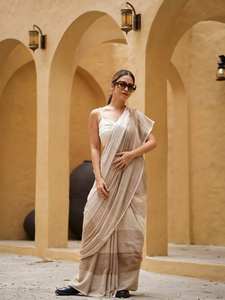 Sari Tradicional de Lino y Algodón Premium, Elegante, con Patrón a Rayas y Cuadros Neutros, Bordes Tejidos a Mano, Ropa Étnica de Verano para Mujer - Product Image 4