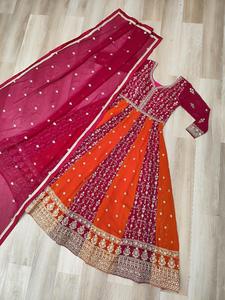 ชุดเดรส Anarkali สำหรับงานแต่งงานแบบอินเดียและปากีสถานสุดพิเศษ ประดับด้วยงานปักเลื่อมและลายปักดิ้นทองอย่างประณีต สำหรับผู้หญิง - Product Image 3