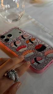 เคสมือถือปักลายประดับลูกปัด งานแฮนด์เมด พร้อมพู่ห้อยและชายครุย รุ่นสแตนเลสสำหรับ iPhone สีชมพู ปรับแต่งขนาดได้ - Product Image 4