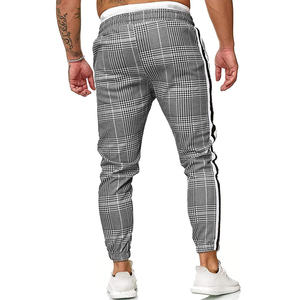 Pantalons de jogging légers et décontractés pour hommes, mode streetwear moderne avec finitions soignées, en vente. - Product Image 3
