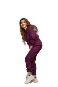 Conjunto Deportivo de Chándal Ajustado para Mujer, Hecho a Medida, OEM, al por Mayor, con Pantalones Cálidos, Top Corto Casual de Manga Larga y Sudaderas con Capucha para Entrenamiento - Product Image 5