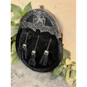 Sporran de Piel de Zorro Negro Escocés con 3 Borlas, Diseño de León Rampante, Estilo Antiguo, Unisex, para Kilt Celta y Atuendo de las Tierras Altas - Product Image 4