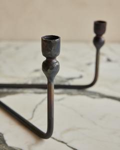 Candelabro de Metal Negro Industrial de 3 Brazos, Portavelas Cónico Minimalista de Hierro para Mesa de Comedor, Centro de Mesa para Bodas - Product Image 3