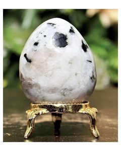 Figura de Huevo de Piedra Lunar Arcoíris Pulida con Puntos Negros sobre Base Dorada, Adorno de Piedra Decorativa Coleccionable - Product Image 3