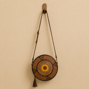 Sac bandoulière rond en cuir véritable fait main, motif tournesol, pour femme, style western vintage, sac à main floral, sac de voyage artisanal - Product Image 1