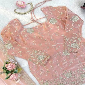 Conjunto Kurti Sharara de Seda VASTRA COTTAGE con Bordado de Lentejuelas y Hilo, con Dupatta, Completamente Cosido, Ropa Étnica Festiva para Fiestas - Product Image 6