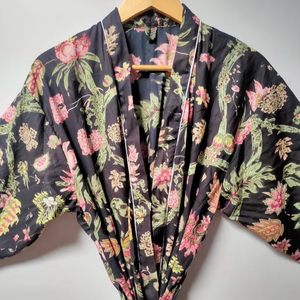 ชุดกิโมโนลายพิมพ์บล็อกการ์ตูนสำหรับผู้หญิง ผ้าฝ้าย 100% ชุดนอนฤดูร้อน ทำมือ ODM คอวี เอวยางยืด ยาวถึงเข่า เนื้อผ้านุ่ม ระบายอากาศได้ดี - Product Image 1