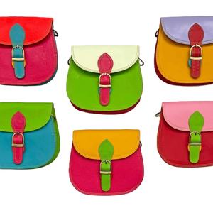 Sac à bandoulière tendance pour femme en cuir véritable recyclé, broderie bohème, léger, durable, fermeture éclair sécurisée, pour le voyage et le quotidien - Product Image 3