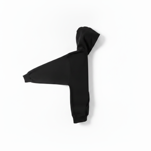 Sudadera con Capucha Premium para Hombre, Estilo Oversize, Negra, de Algodón French Terry, con Logotipo Frontal y Bolsillo, Diseño Urbano - Product Image 4