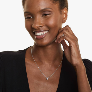 Collier chaîne à maillons classique Starspire Charm en argent sterling 925 avec pendentif solitaire émeraude et moissanite taille glacée écrasée - Product Image 2