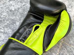 Gants de boxe respirants en PU rose et blanc, à doigts entiers, équipement d'entraînement durable pour toutes les saisons - Product Image 6