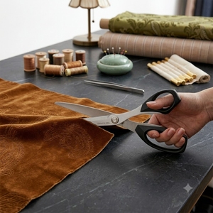 Ciseaux de couture professionnels de 8,5 pouces pour les tailleurs et les artisans, en vrac - Product Image 1