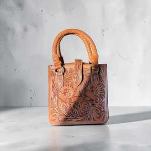 Sac bandoulière bohème en cuir véritable pour femme avec motif géométrique, fermeture éclair à pompon et sangle d'épaule - Product Image 5