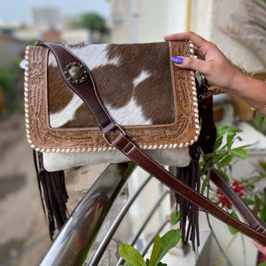 Bolsos cruzados informales de tamaño ideal para mujer con flecos de cuero marrón hechos a mano de piel auténtica occidental - Product Image 4