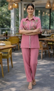 Collection de tenues coordonnées pour femmes de qualité supérieure, avec manches courtes, disponibles pour le bureau et les soirées, à prix abordable. - Product Image 3