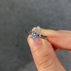 Anillo de Compromiso con Diamante Cultivado en Laboratorio, Corte Pera, Halo Oculto, Solitario en Oro Blanco, con Certificado IGI y Claridad VVS - Product Image 2