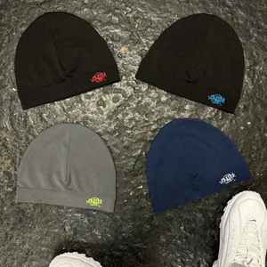 Gorro holgado gris con bordado amarillo neón, gorro de algodón suave y elástico, estilo urbano, hip hop, unisex, gorro de punto. - Product Image 6