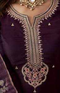 Ropa Étnica de Lujo para Eventos, Azul, Rosa, Morado, Venta al Por Mayor, Conjunto de Traje de Mujer Bordado en Seda Vichitra para Compra al Por Mayor - Product Image 4