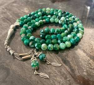 Tasbih Mala islamique tendance en résine, perles de prière personnalisées lisses et polies pour le Dhikr, la pleine conscience et les coffrets cadeaux par Universal Overseas - Product Image 3