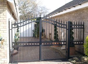 Puerta de Entrada de Hierro Forjado Personalizada, Puerta Decorativa de Acero para Viviendas con Acabado Duradero con Recubrimiento en Polvo - Product Image 2