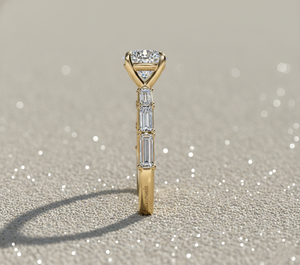 Anillo de Compromiso con Diamante Cultivado en Laboratorio Stonewels, Corte Baguette en el Centro y Piedras Laterales, Oro de 14K, Anillo de Novia de Lujo Certificado - Product Image 2