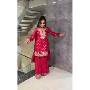 Conjunto atractivo de top rojo de georgette con bordados y lentejuelas para mujer, con sharara y dupatta. - Product Image 1