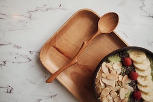 ช้อนไม้แกะสลักด้วยมือ ลายดอกทานตะวัน โคลเวอร์ และหัวใจ ดีไซน์ไม่ซ้ำใคร ขนาด 16 ซม. ของตกแต่งโต๊ะอาหารสไตล์วินเทจ งานฝีมือจากไม้แอชและไม้กระถิน - Product Image 5