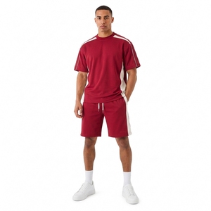 Ensemble de t-shirts pour hommes en coton rouge à col rond avec bandes latérales blanches, shorts décontractés d'été, vêtements de sport respirants en tricot - Product Image 1