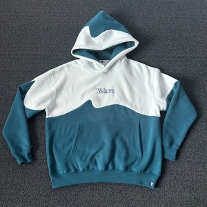 เสื้อฮู้ดดี้ผู้ชายแบบตัดเย็บสองสี ลายปะติดสไตล์สตรีทแฟชั่น พร้อมดีไซน์ลายคลื่น - Product Image 5