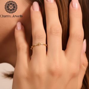 Charm_Jewells Bague minimaliste en forme de fleur plaquée or 22 carats pour femme, à porter au quotidien - Product Image 5