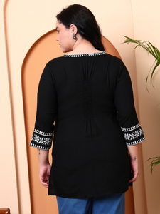 Conjunto de Kurta y Kurti de Rayón Estampado Chikankari para Mujer, con Dupatta y Pantalones Palazzo, Cuello Redondo, Manga Tres Cuartos, Protección Solar, Secado Rápido - Product Image 2